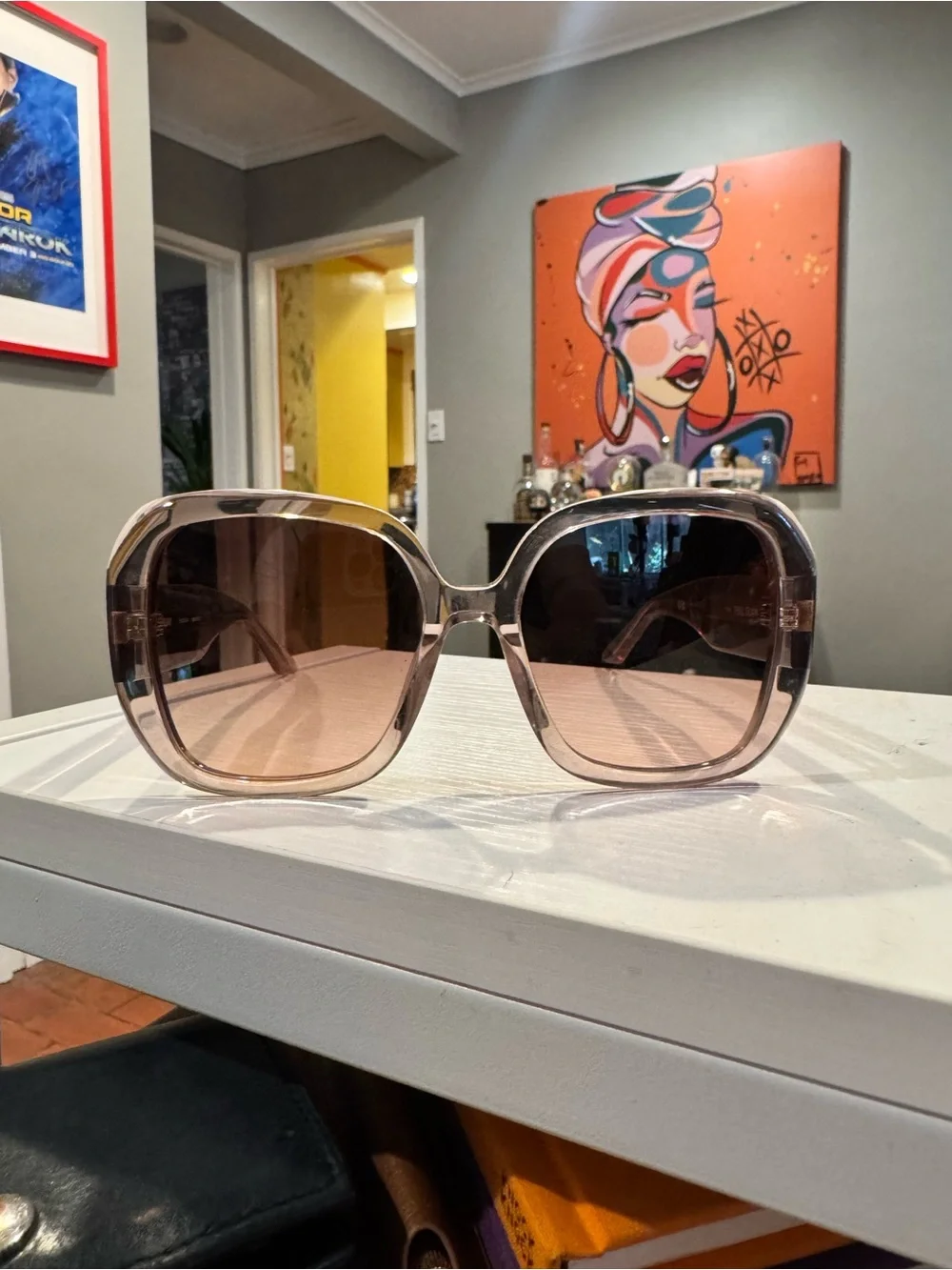 QUAY: Like New / “Full Glam” sunglasses in Doe Brown Fawn